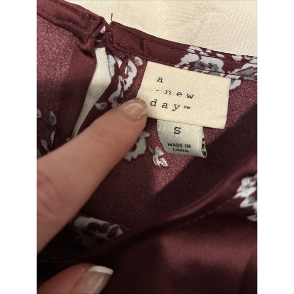 A New Day Satin Short Sleeve Ruched Midi Shift Dress Burgundy Floral Small - Picture 5 of 6